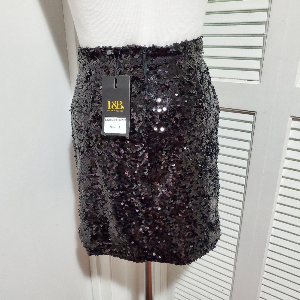 Black sequin mini skirt - Picture 3 of 6